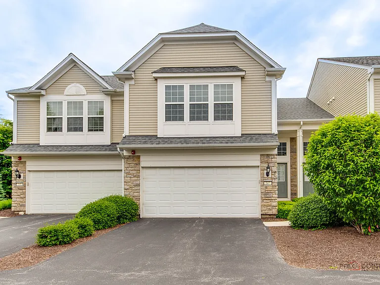 347 Devoe Dr — Photo 2