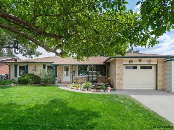 707 Arapaho St, Cheyenne, WY 82009