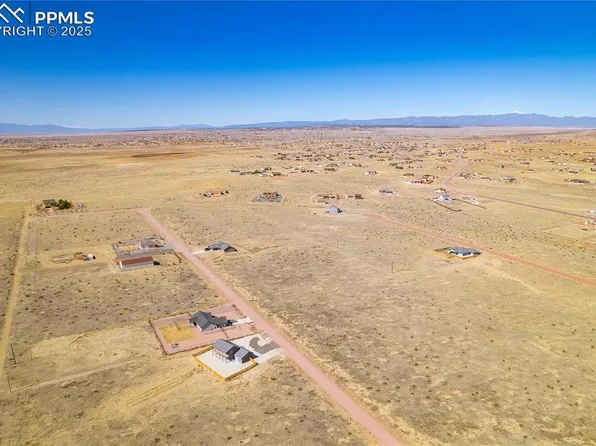 1935 E Frying Pan Dr, Pueblo West, CO 81007