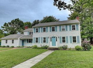 2 Henry Dr, Barrington, RI 02806