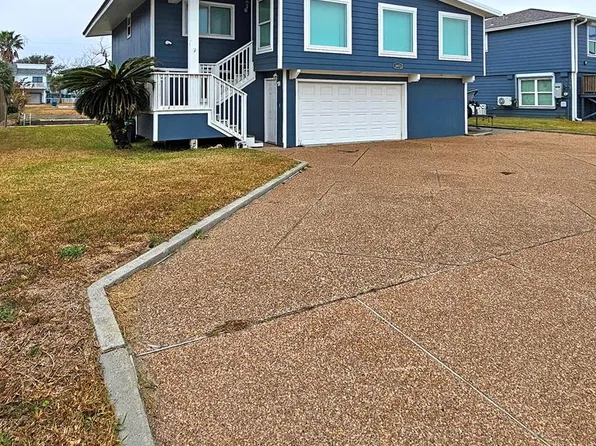 1833 Bay Shore Dr, Rockport, TX 78382