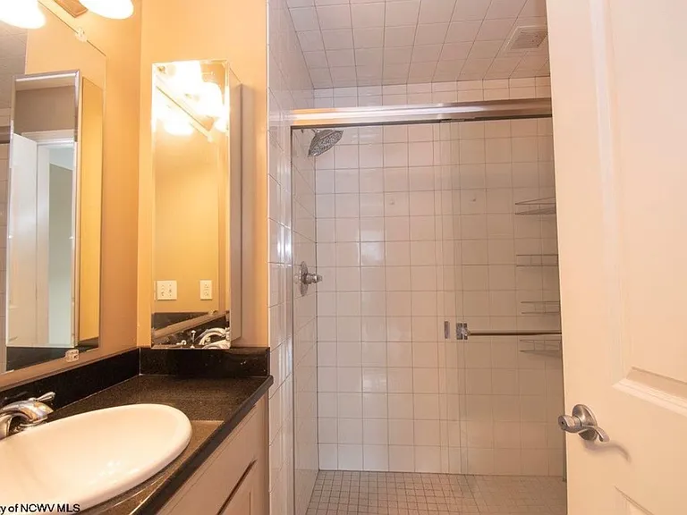 1117 University Ave #305 — Photo 5