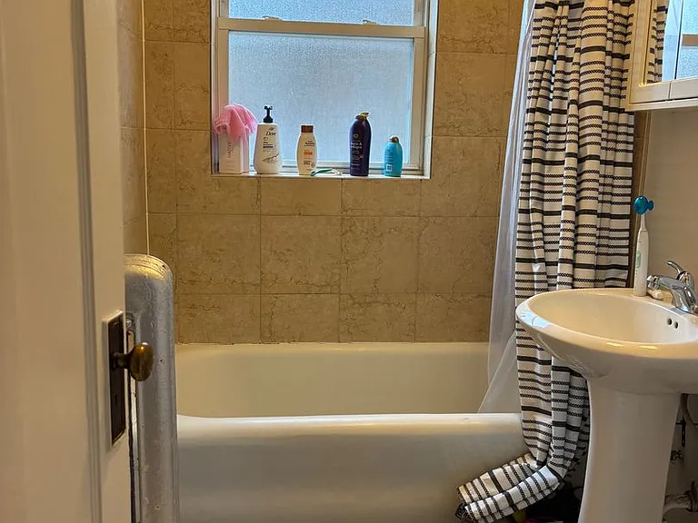 4410 N Rockwell St #2 — Photo 7