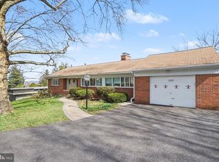 1353 Clover Ln, York, PA 17403