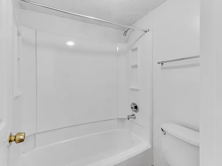 Villa Nueva Apartments — Photo 26