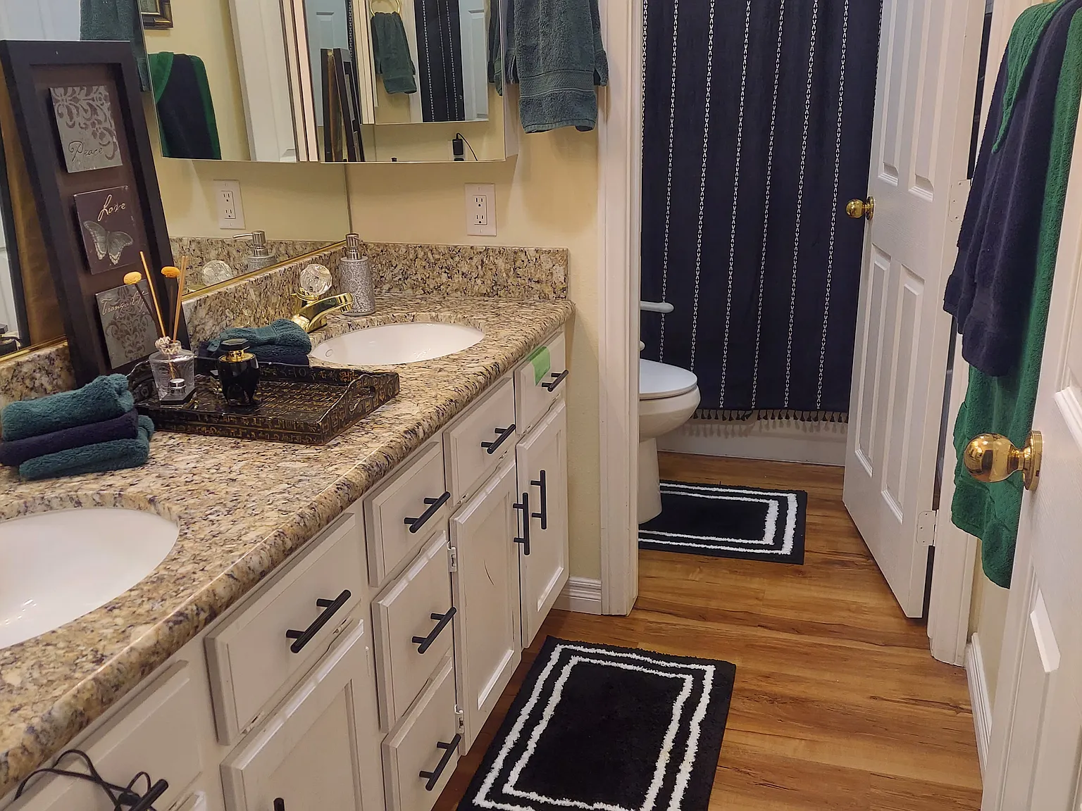 4 bed, 4000 sqft, $800 — Photo 4