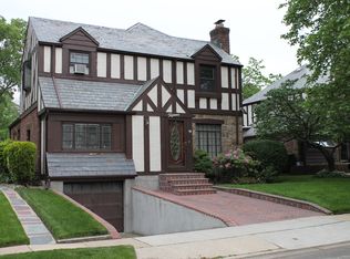 15 Birch Ln, Valley Stream, NY 11581