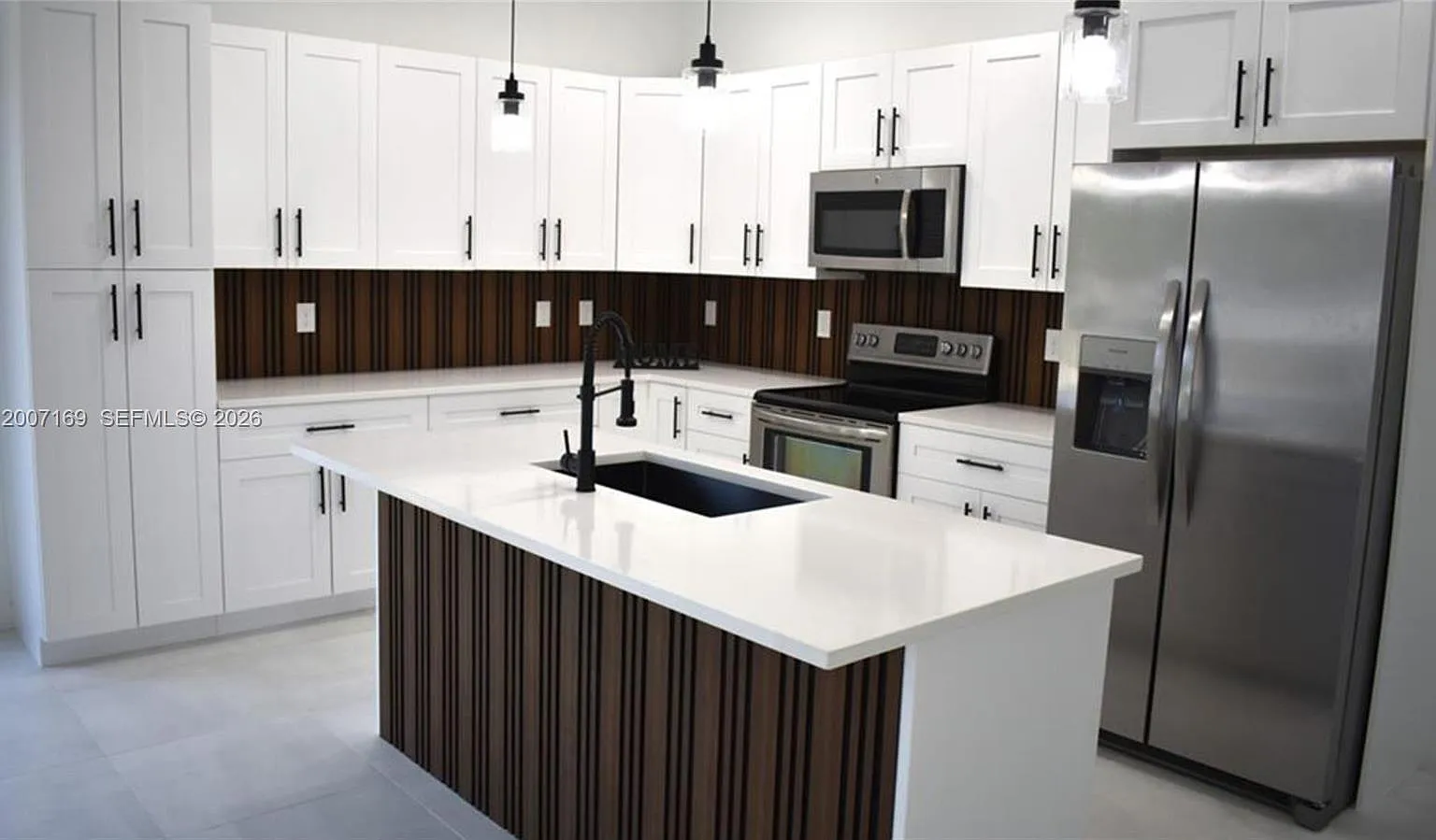 4 bed, 2.0 bath, $2,000 — Photo 2
