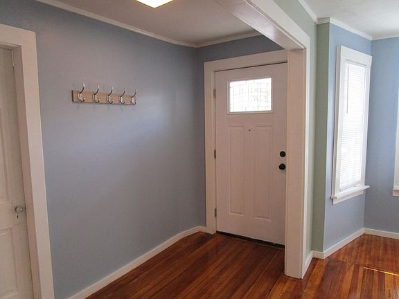 4th image of 719 Main St