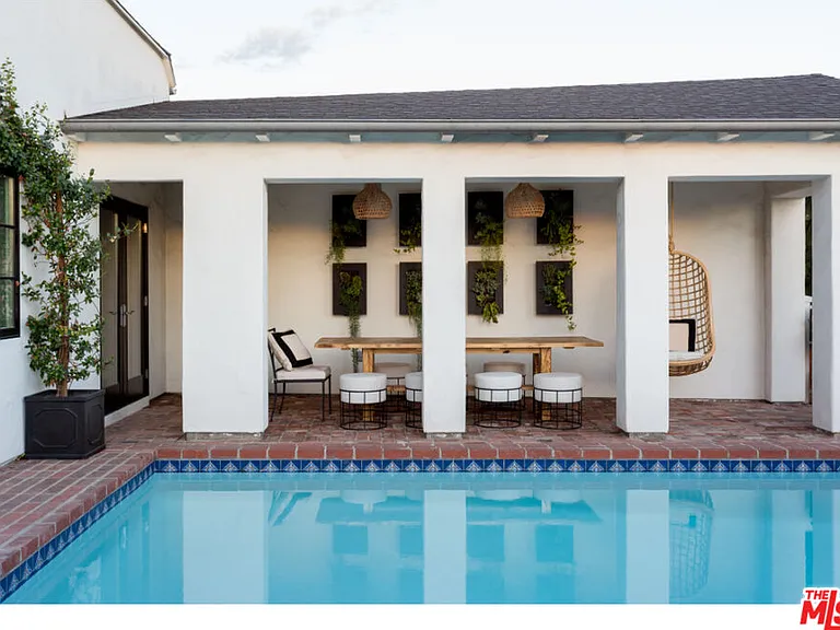 1359 Miller Dr — Photo 4