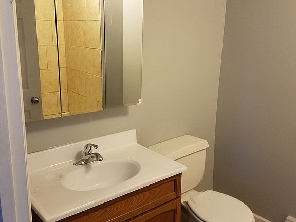 3rd image of 204 Main St APT 202