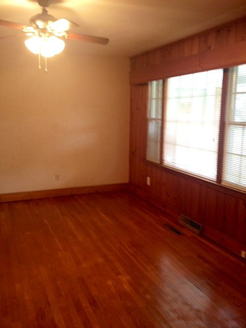 2nd image of 117-B Caroline Ct