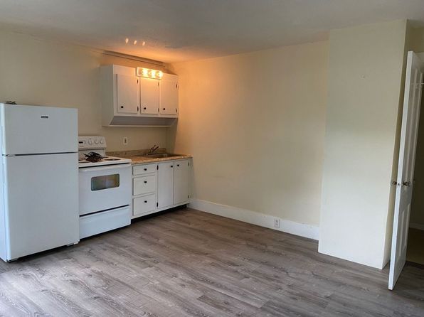 38 Railroad St APT 8