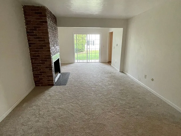 708 Torrey Ln — Photo 4