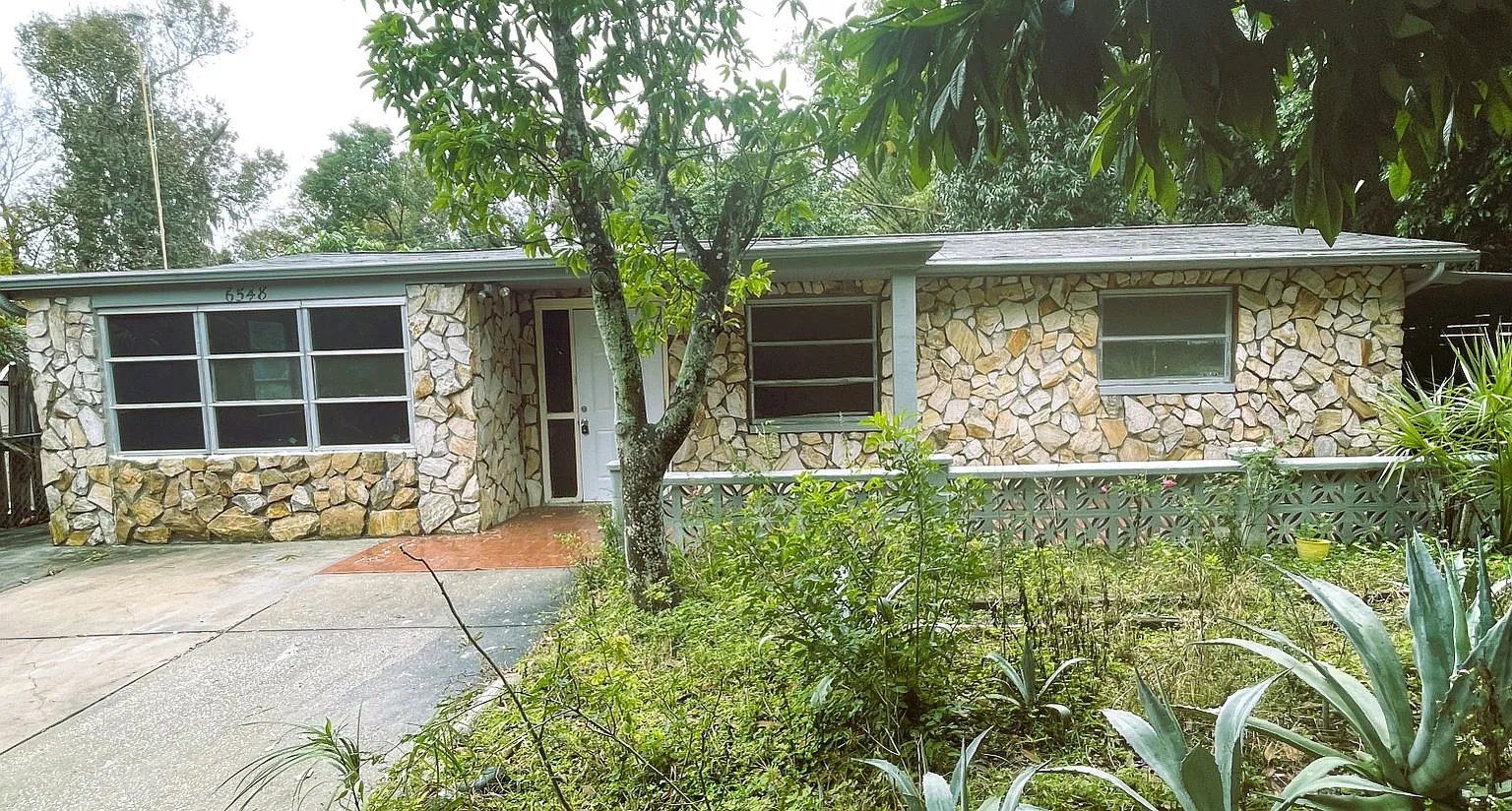 3 Bed, 2 Bath Single Family Home in New Port Richey — Photo 1