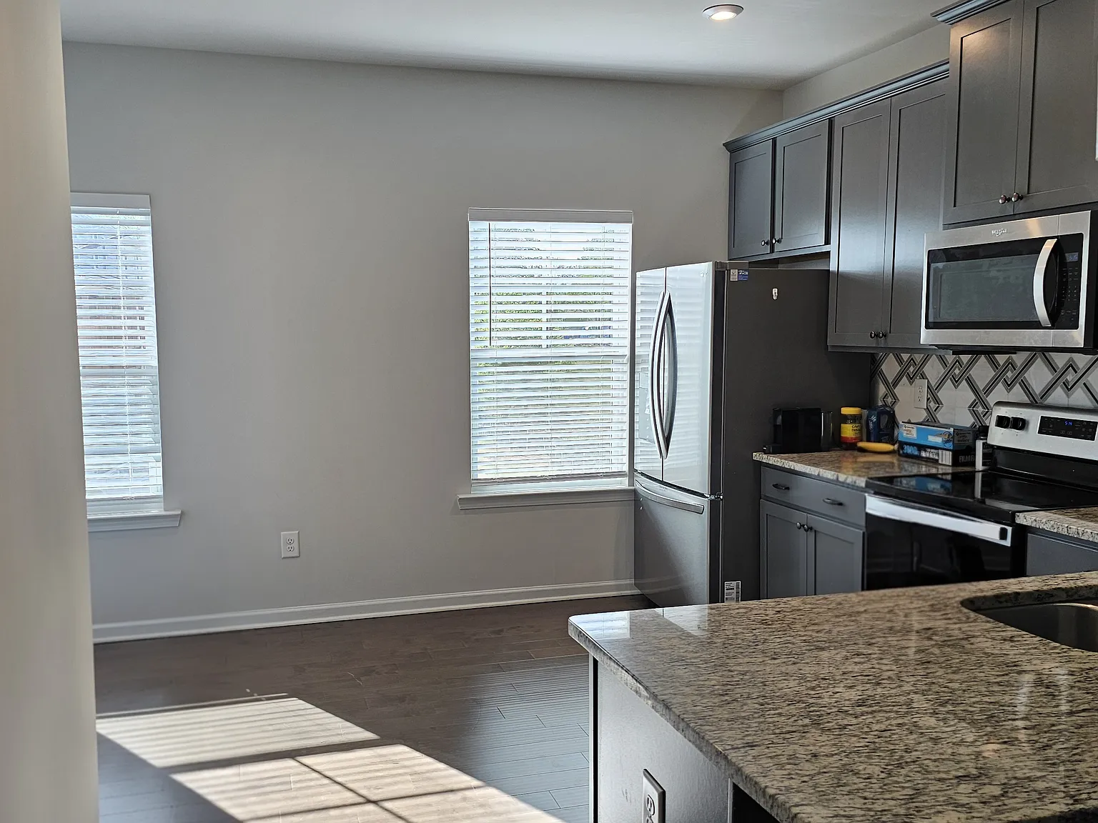 3 bed, 2088 sqft, $2,900 — Photo 2