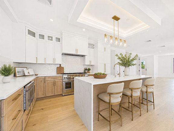 5th image of 1674 Columbia Rd #1
