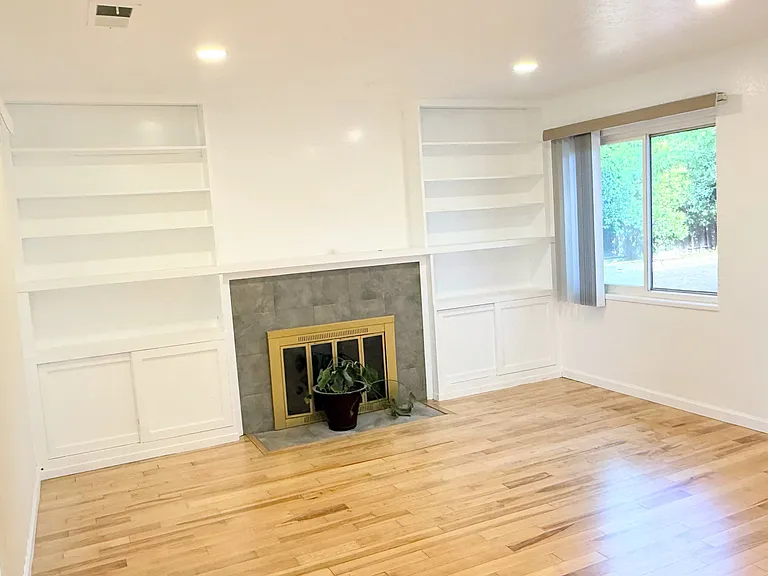 3873 Stanford Way — Photo 4