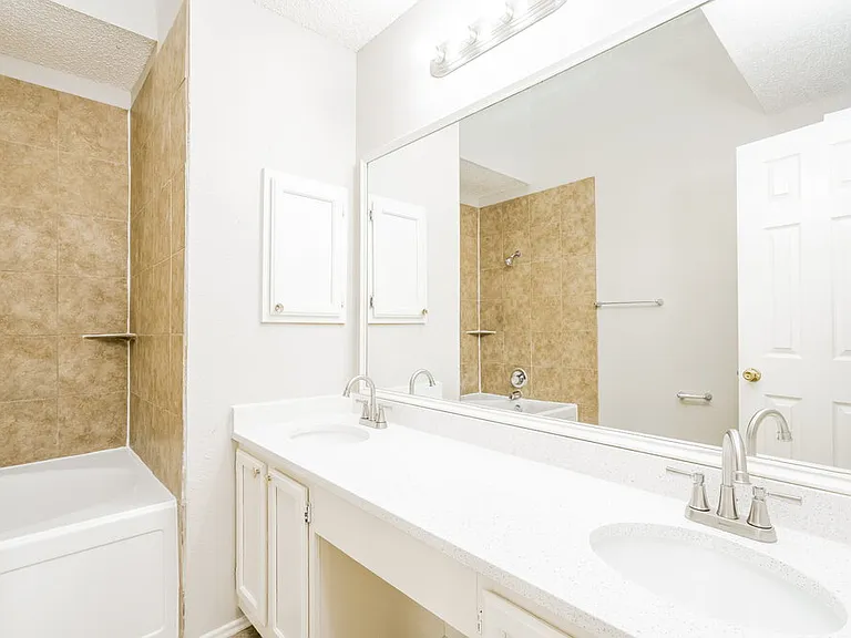 8420 Cloverglen Ln — Photo 11