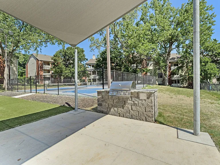 Silverwood Apartments — Photo 13