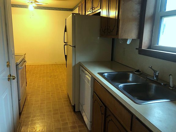 4th image of 135 Stacey Dr