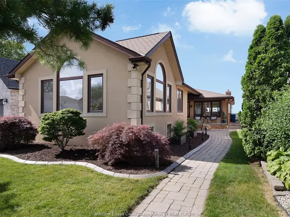 12862 Riverside Dr E, Tecumseh, ON N8N 1A8
