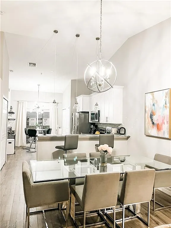 2 bed, 2.0 bath, 1377 sqft, $3,000 — Photo 4
