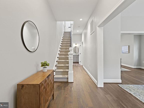 5th image of 631 N Columbus St