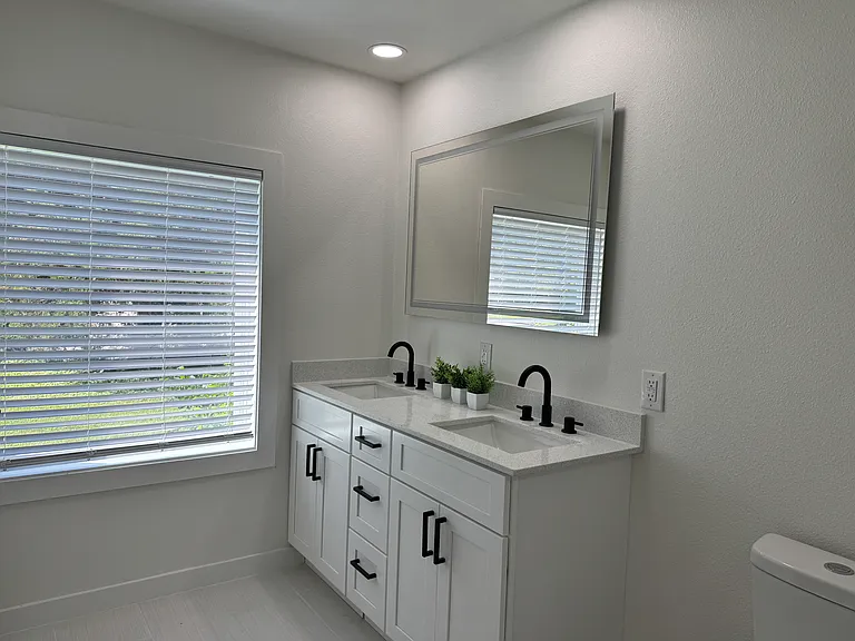 310 Sunset Ct — Photo 9
