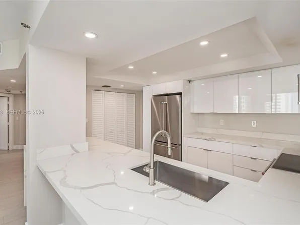 520 Brickell Key Dr APT A1010, Miami, FL 33131