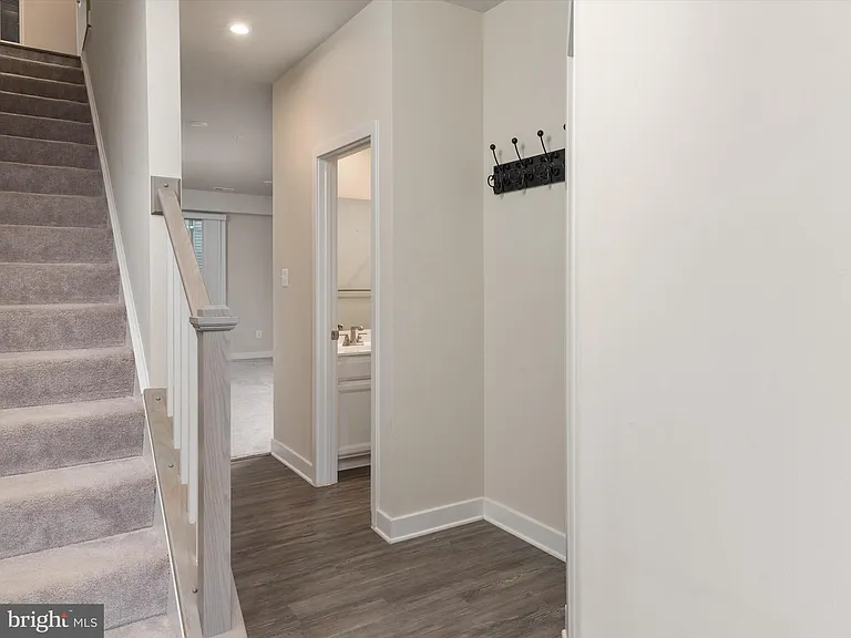 559 Levanna Lane Gln — Photo 4