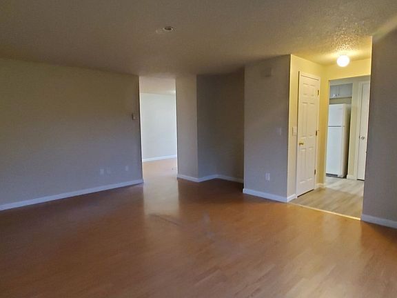 3rd image of 10047 Grove Rd SE