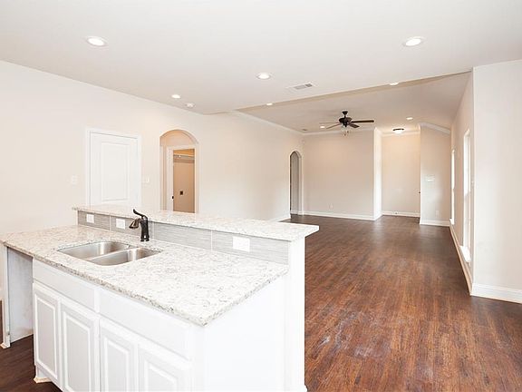 3rd image of 603 E Parks Ave
