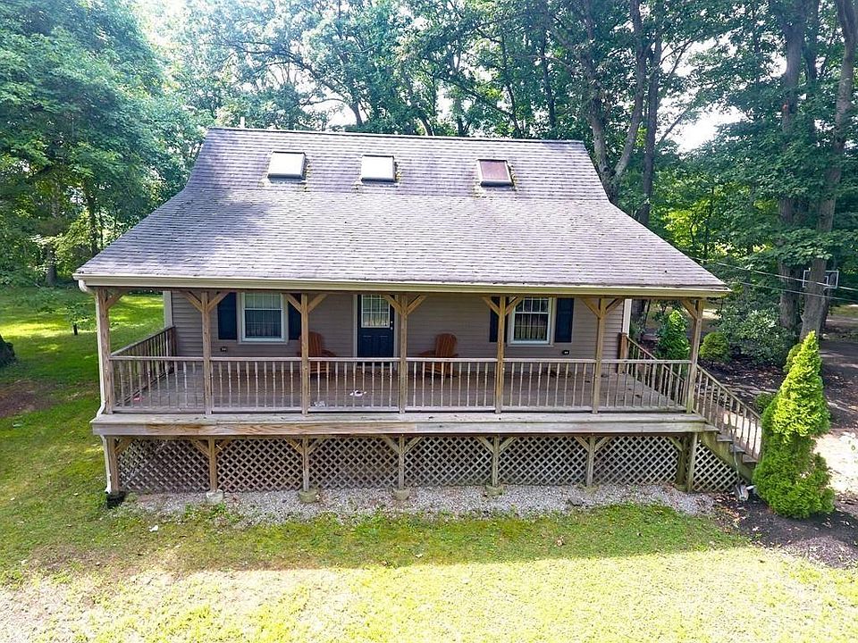 1st image of 142 E Bacon St