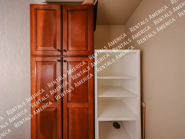 2211 W Olive Way — Photo 19