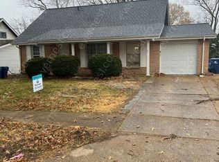 3 Bonnie Ct, Florissant, MO 63033