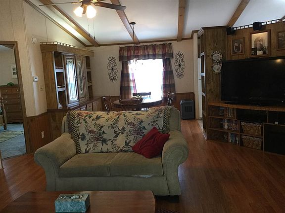 3rd image of 701 W 10th St