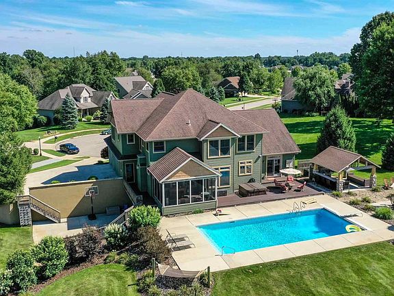 Acreage & In-Ground Pool