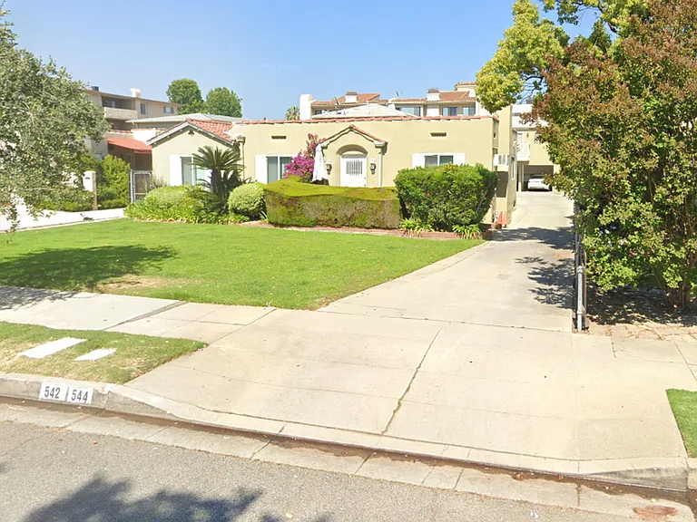 542-544 S Los Robles Ave — Photo 1