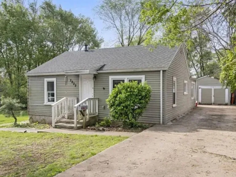 2822 W College St — Photo 2