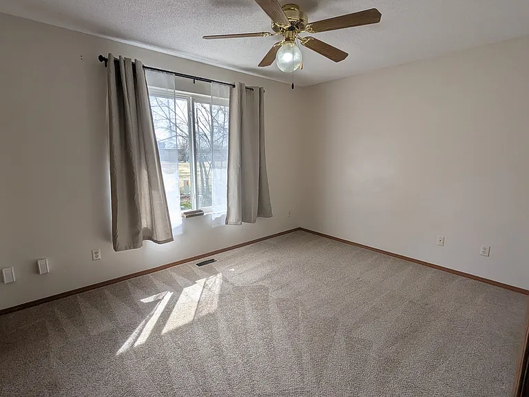 1448 N Glancey St — Photo 18