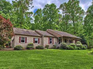 6110 Acorn Dr, Spring Grove, PA 17362