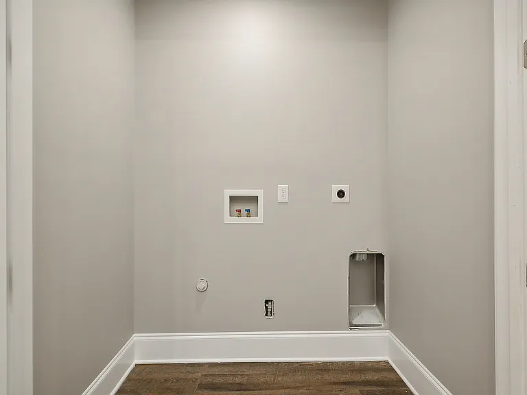 Lakeshore Condominium — Photo 11
