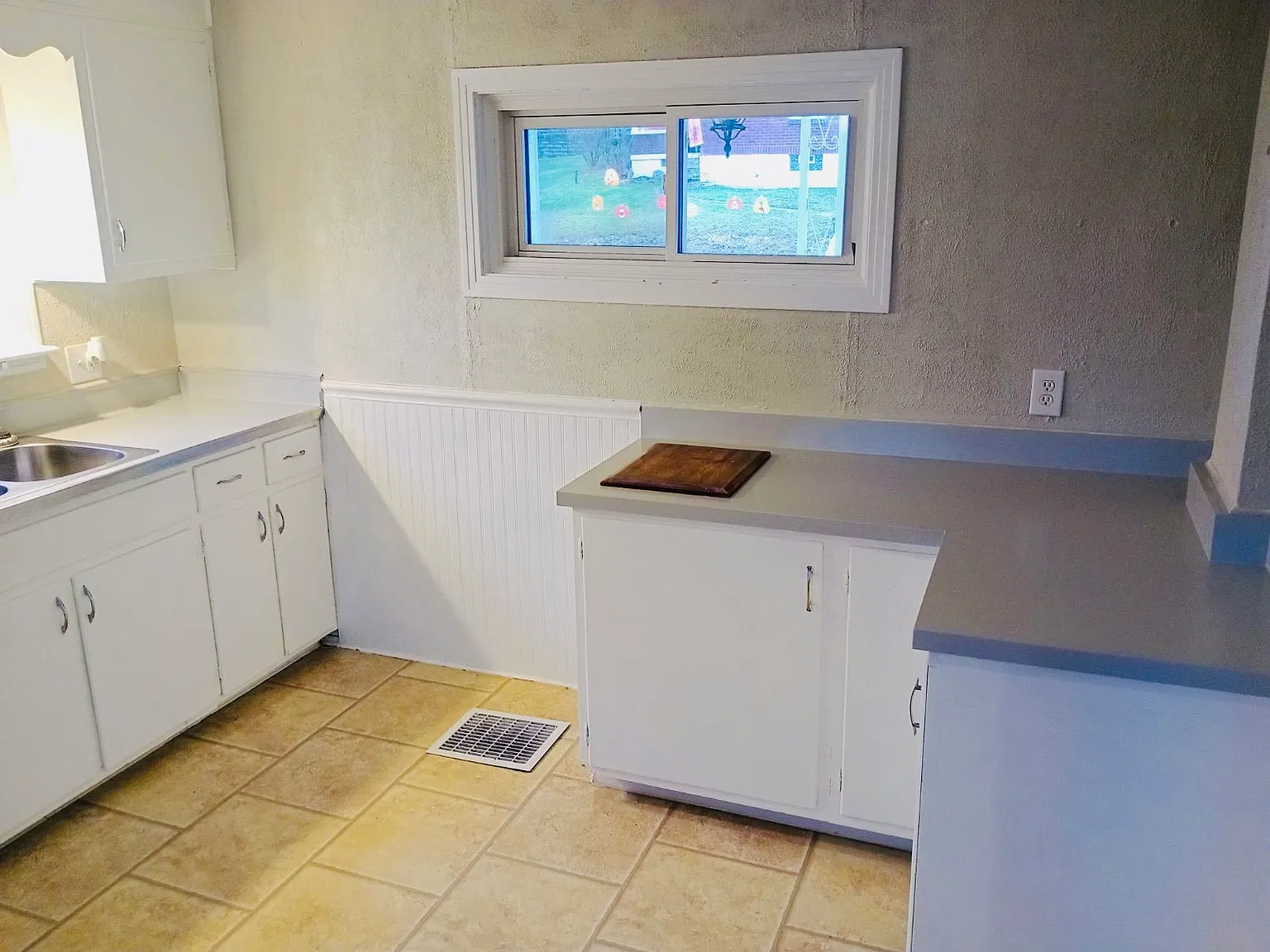 3 bed, 1300 sqft, $975 — Photo 3