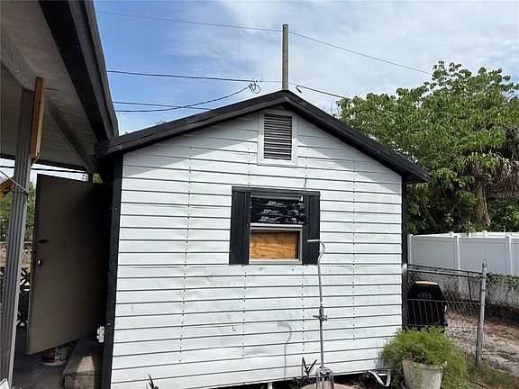 3rd image of 5829 Sunshine Park Dr
