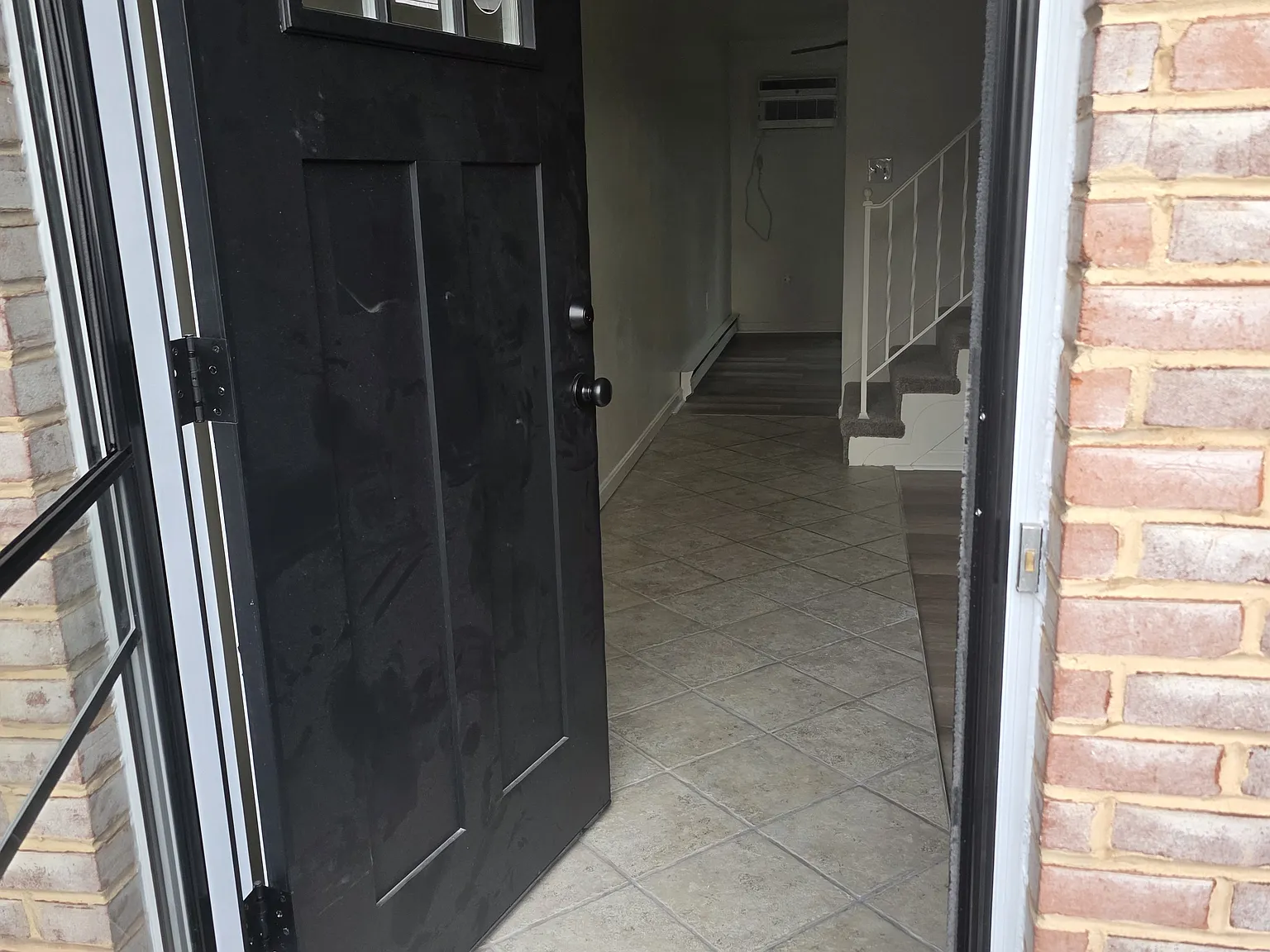 2 bed, 1.5 bath, 1100 sqft, $1,400 — Photo 2