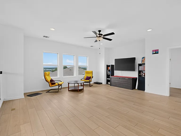 1900 Vinaros Ct — Photo 22