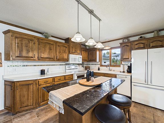 2nd image of 280 Yoho Dr