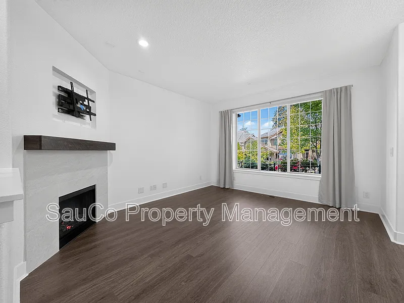 2 bed, 2.5 bath, 1509 sqft, $2,395 — Photo 3
