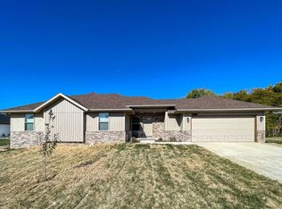 1901 S 15th Ave, Ozark, MO 65721